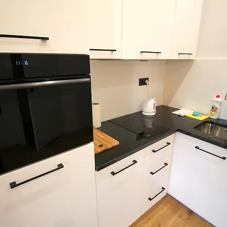 Happyestate -ul Laciarska 31 *